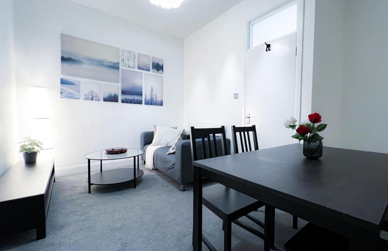 דירות לונדון Stylish 3 Bed Flat With Garden מראה חיצוני תמונה