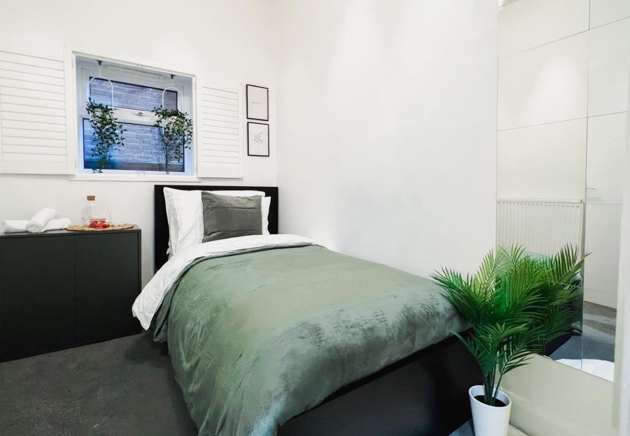 דירות לונדון Stylish 3 Bed Flat With Garden מראה חיצוני תמונה